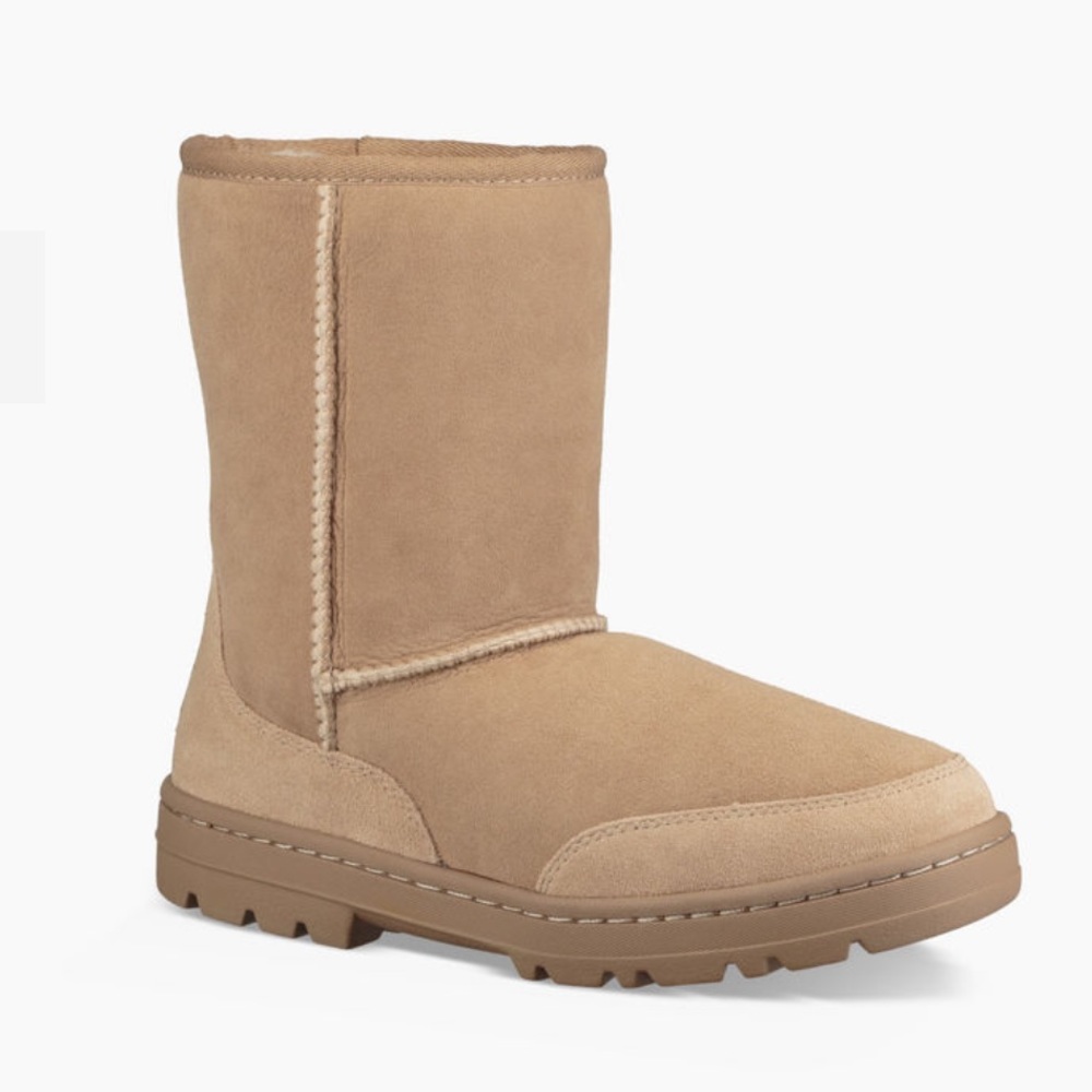 NWT Ugg Sand Ultra Short Revival Boots
